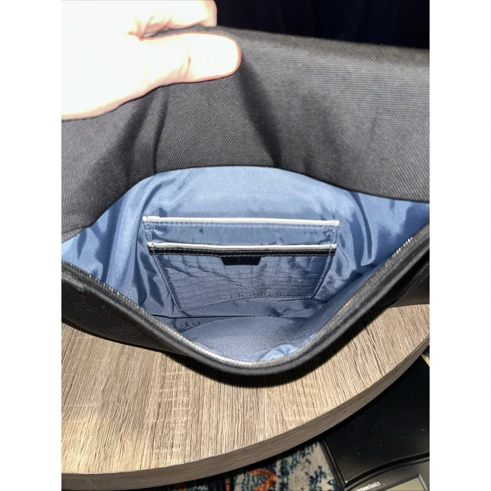 TUMI Arrive Galeao Messenger‎ Bag Laptop Black Nylon Leather 25671D